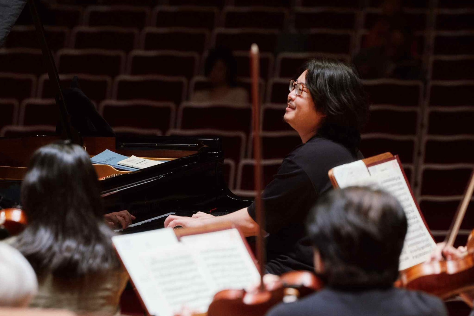 圖三、鋼琴家/反田恭平與NSO為3月13日音樂會進行排練