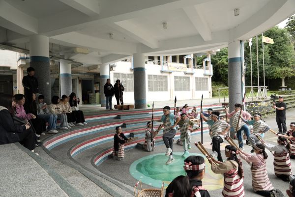 NSO音樂家、青年音樂家與學生合照