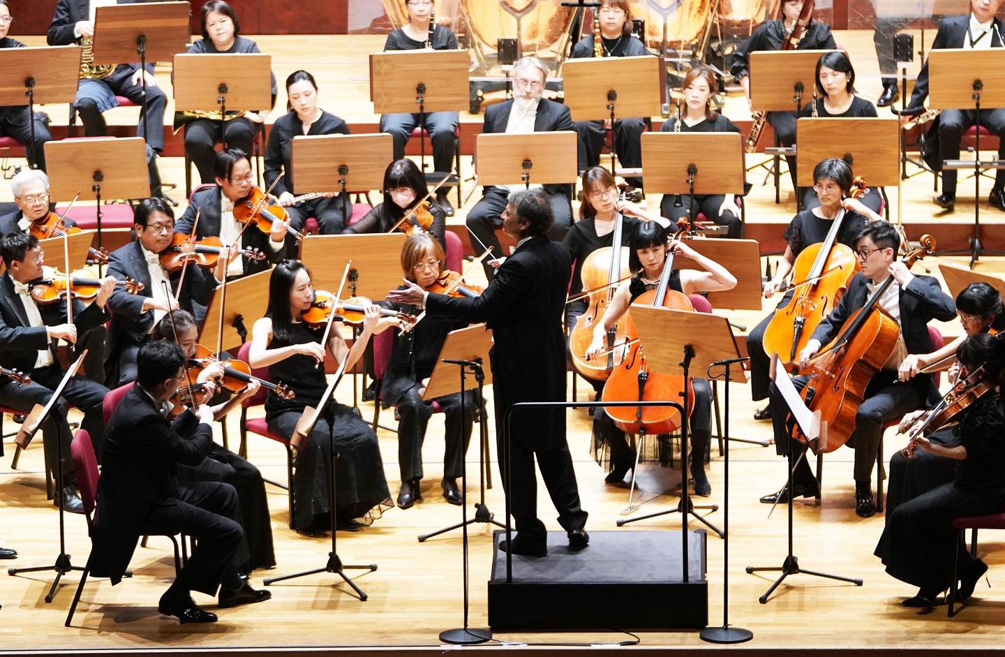 音樂總監與樂團