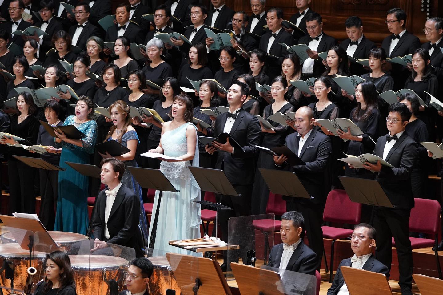 聲樂家與合唱團