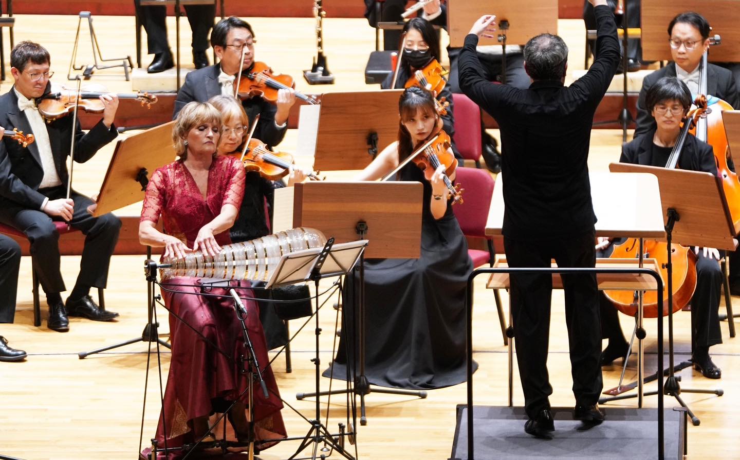 玻璃琴家與指揮