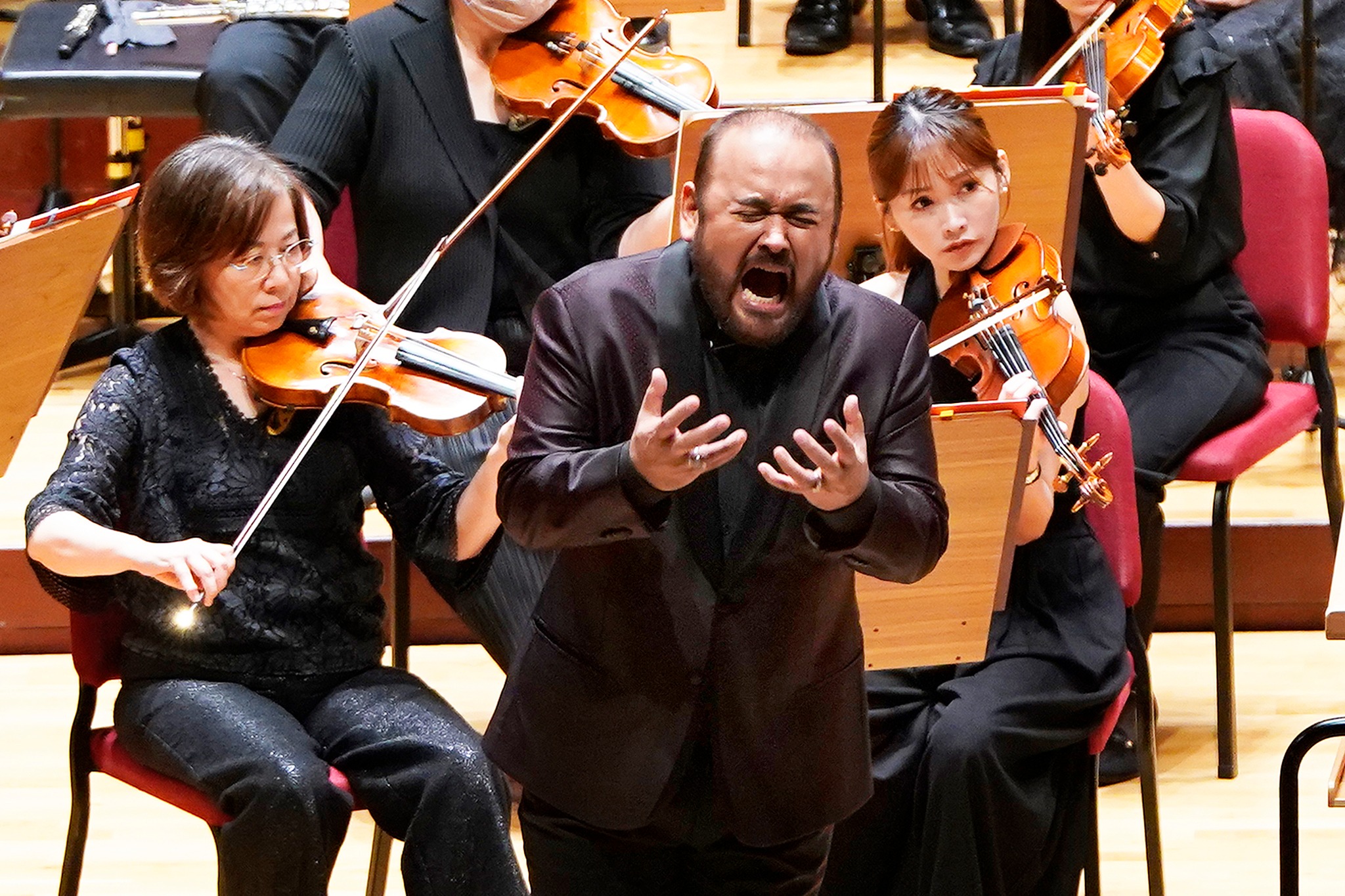 男高音／哈維爾．卡馬雷納