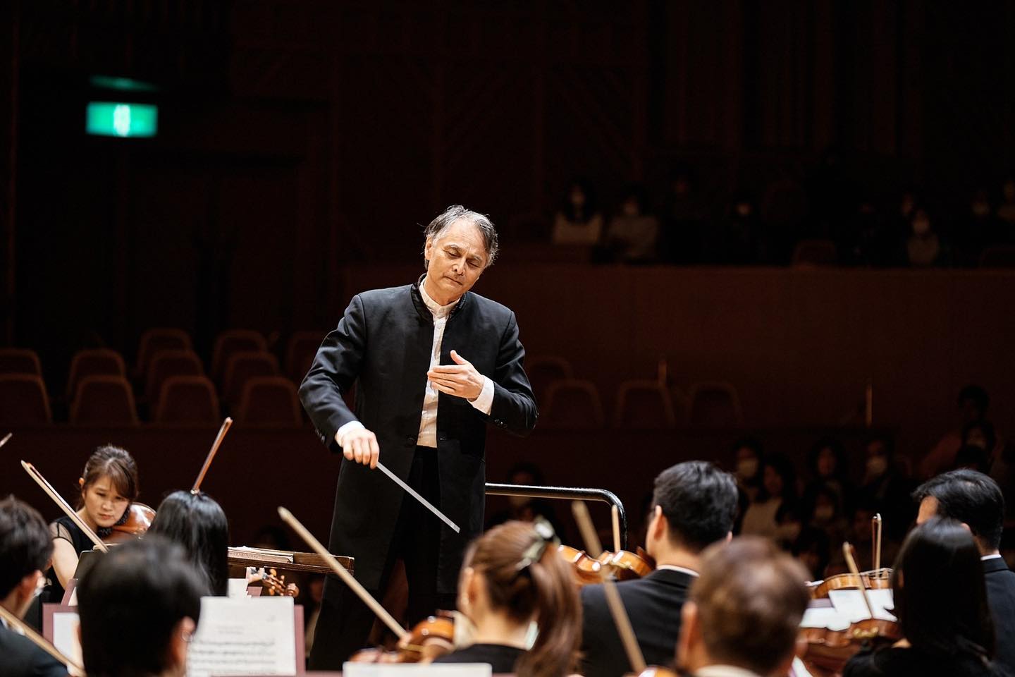 Jun Märkl, conductor