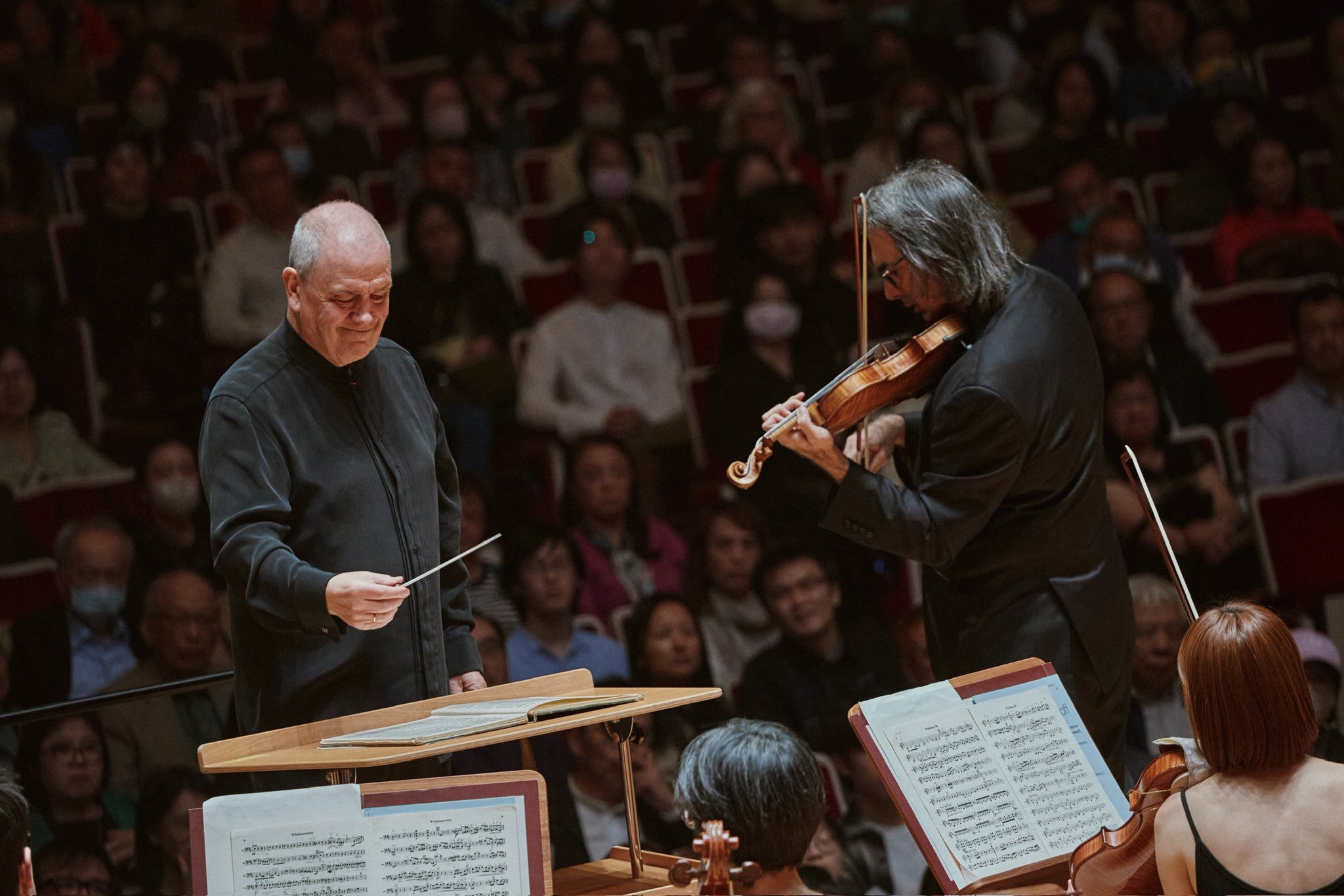 Hans Graf, conductor 、Leonidas Kavakos, violin